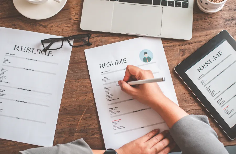 How to use AI to extract keywords from Job Descriptions: Anthropic Sonnet 3.5 and OpenAI ChatGPT-4 - AI tools for keyword extraction from job descriptions